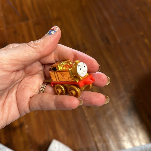 Thomas & Friends Minis - Train Tank Engine - Metallic Gold Version 2014 - Picture 3 of 4